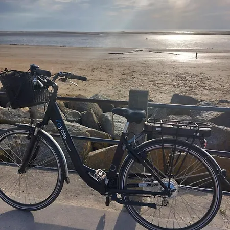 Bourg Hyenville 2 Etoiles