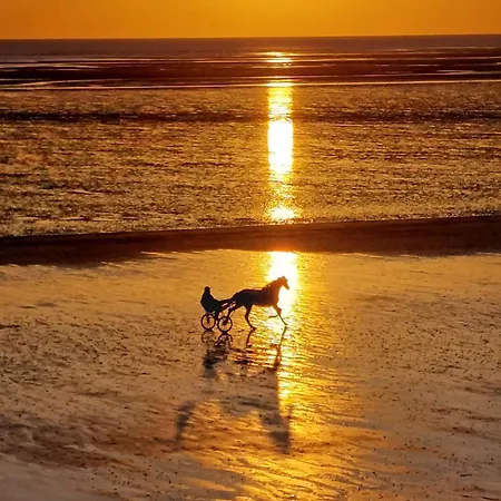 Bourg Hyenville 2 Etoiles Σπίτι διακοπών