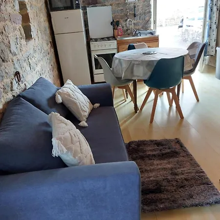 Bourg Hyenville 2 Etoiles