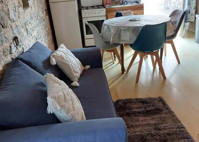 Bourg Hyenville 2 Etoiles